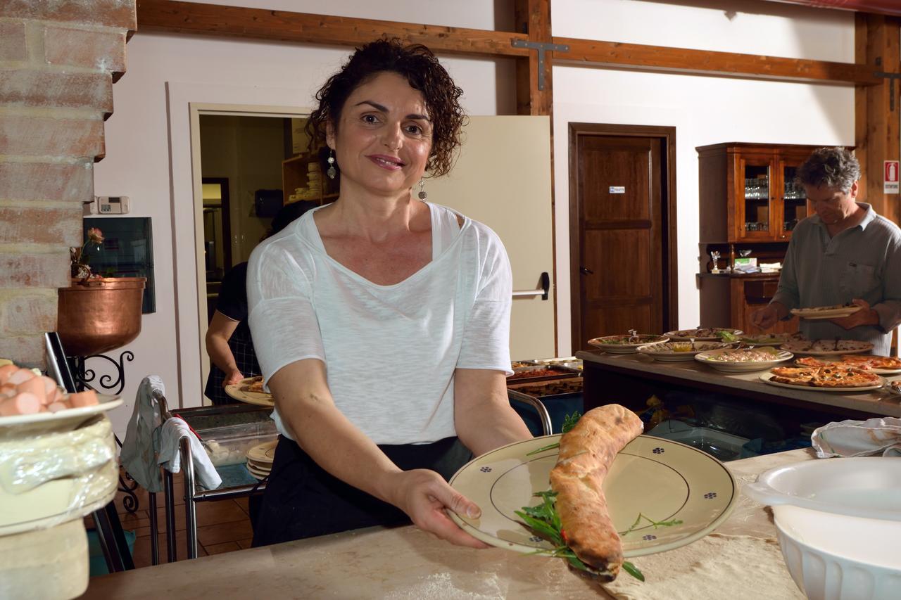 Agriturismo Torre Dei Preti 佩斯基奇 外观 照片